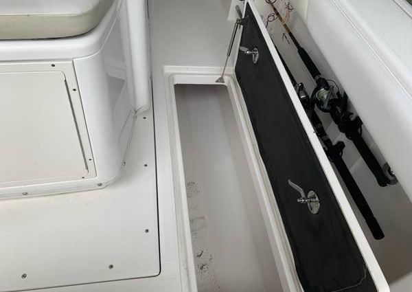 Robalo R300 Center Console image