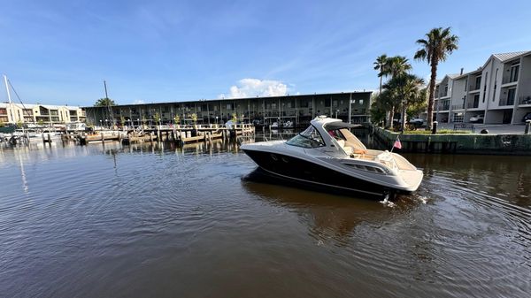 Sea Ray 330 Sundancer 