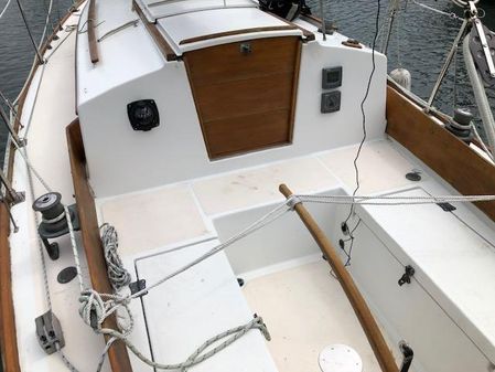 Cape Dory 28 image