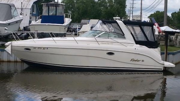 Rinker 310 Fiesta Vee 