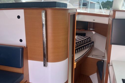 Bertram 35 Flybridge image