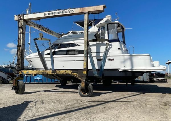 Carver 444 Cockpit Motor Yacht image