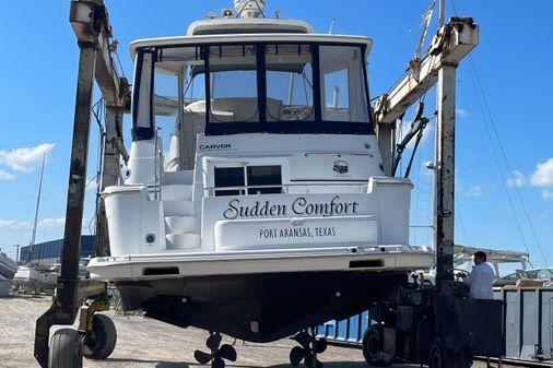 Carver 444 Cockpit Motor Yacht image