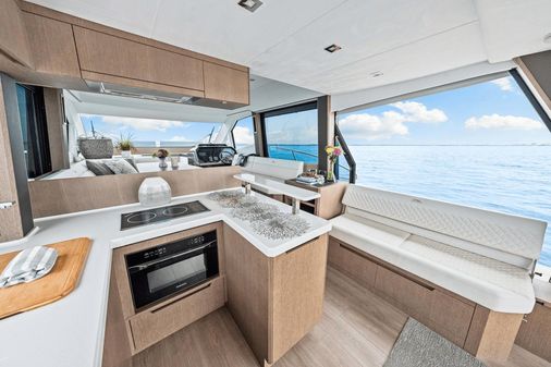 Galeon 500 Fly image