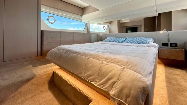 Ferretti Yachts 500 image