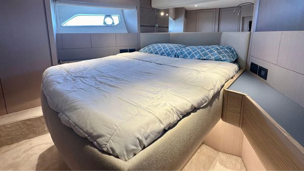 Ferretti Yachts 500 image