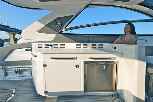 Cruisers Yachts 42 GLS image