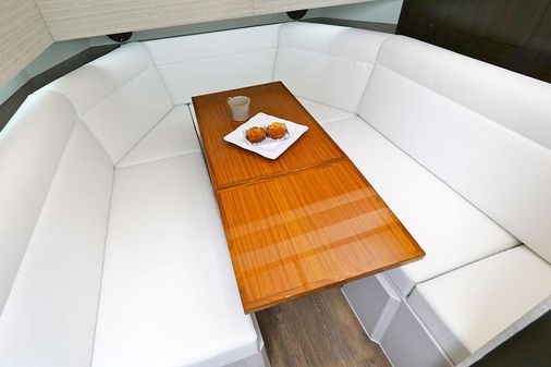 Cruisers Yachts 42 GLS image