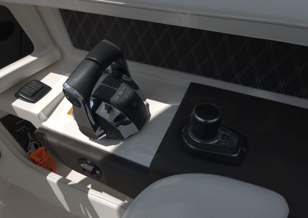 Sea Ray 310 SLX OB image