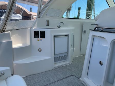 Cruisers Yachts 390 Sport Coupe image