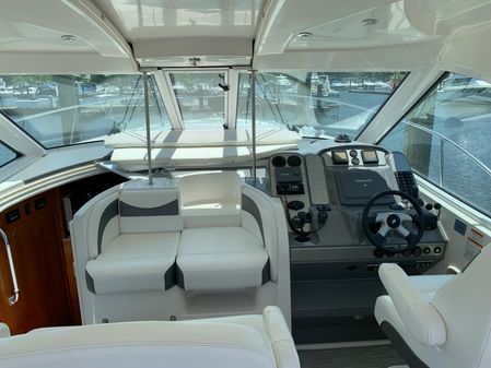 Cruisers Yachts 390 Sport Coupe image