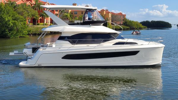 Aquila 44 Yacht