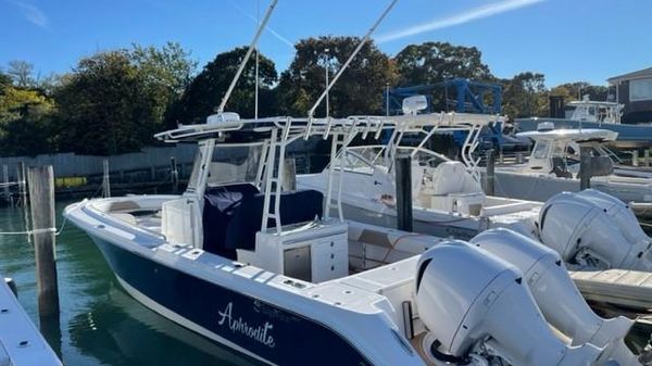 Edgewater 320CC