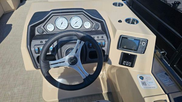 Bentley-pontoons LEGACY-243-NAVIGATOR image