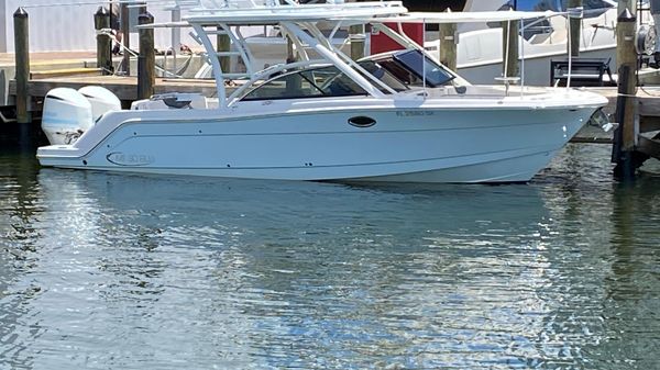 Robalo R317 Dual Console