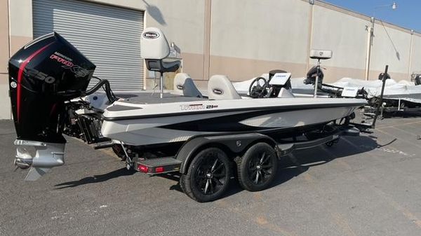 Triton 21XP Patriot 