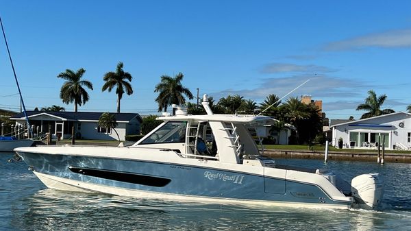 Boston Whaler 420 Outrage