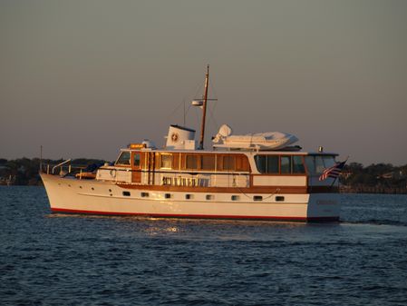 Trumpy Houseboat image