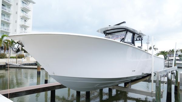 Front Runner 39 CC