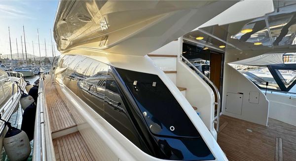 Ferretti Yachts 750 image