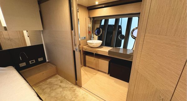 Ferretti Yachts 750 image