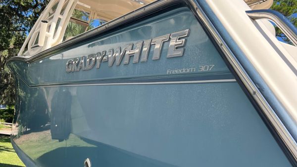 Grady-White Freedom 307 