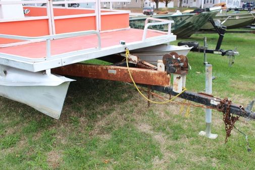 Custom 18-PONTOON image