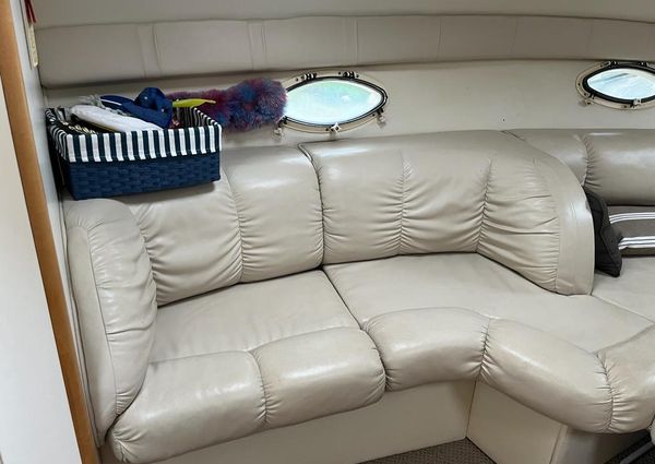 Larson Cabrio 310 Mid-Cabin image