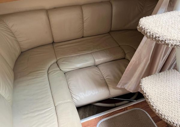 Larson Cabrio 310 Mid-Cabin image