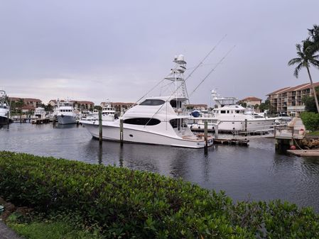 Hatteras 68 Convertible image