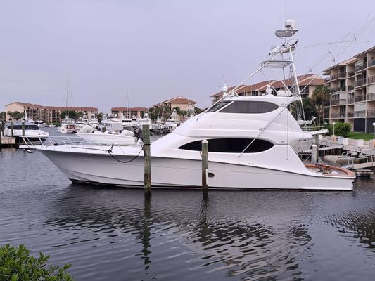 Hatteras 68 Convertible - main image