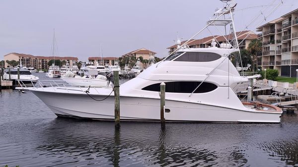 Hatteras 68 Convertible