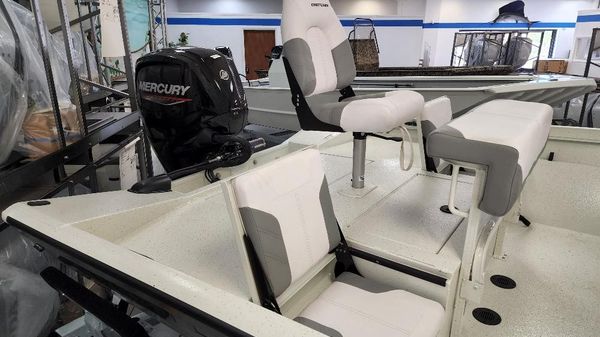 Crestliner C 1800 Bay 