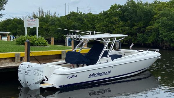 Intrepid 327 CU