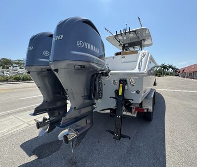 Sea Hunt Gamefish 30 Forward Seating image