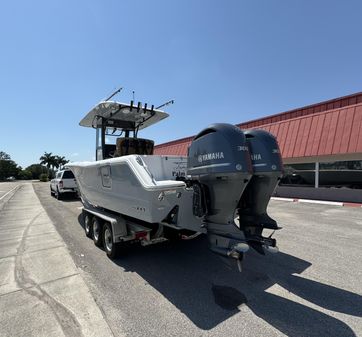 Sea Hunt Gamefish 30 Forward Seating image