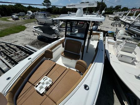 Sea Hunt Gamefish 30 Forward Seating image