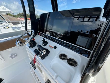 Sea Hunt Gamefish 30 Forward Seating image