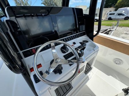 Sea Hunt Gamefish 30 Forward Seating image