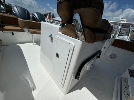 Sea Hunt Gamefish 30 Forward Seating image