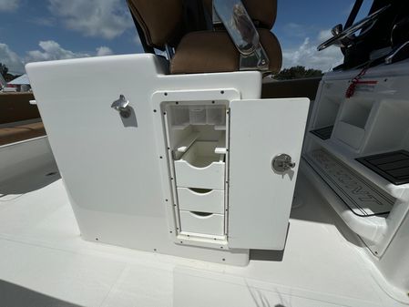 Sea Hunt Gamefish 30 Forward Seating image