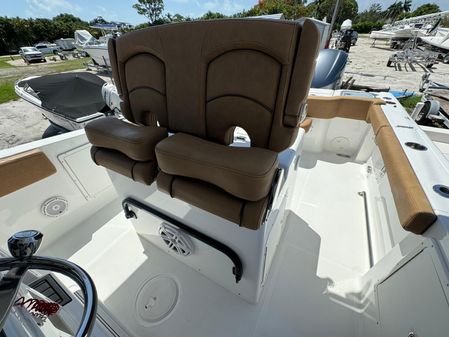 Sea Hunt Gamefish 30 Forward Seating image