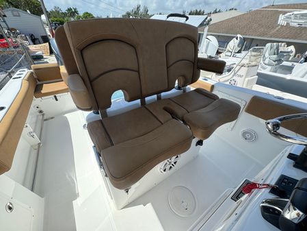 Sea Hunt Gamefish 30 Forward Seating image