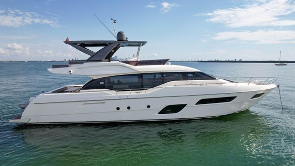 Ferretti Yachts 700 