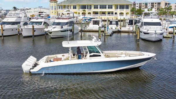 Boston Whaler 380 Outrage