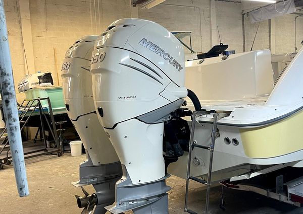 Boston-whaler 320-OUTRAGE image