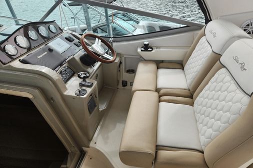 Sea Ray 330 Sundancer image