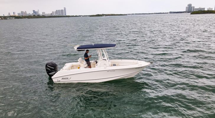 Boston Whaler 220 Outrage - main image