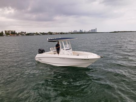 Boston Whaler 220 Outrage image