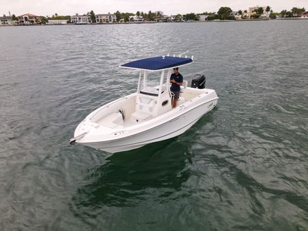 Boston Whaler 220 Outrage image